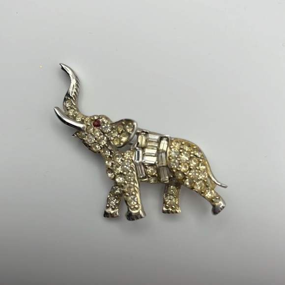 Vintage Rhinestone Donkey Elephant Penguin Dog & Bee (Signed Kramer) Brooch lot - Picture 4 of 11